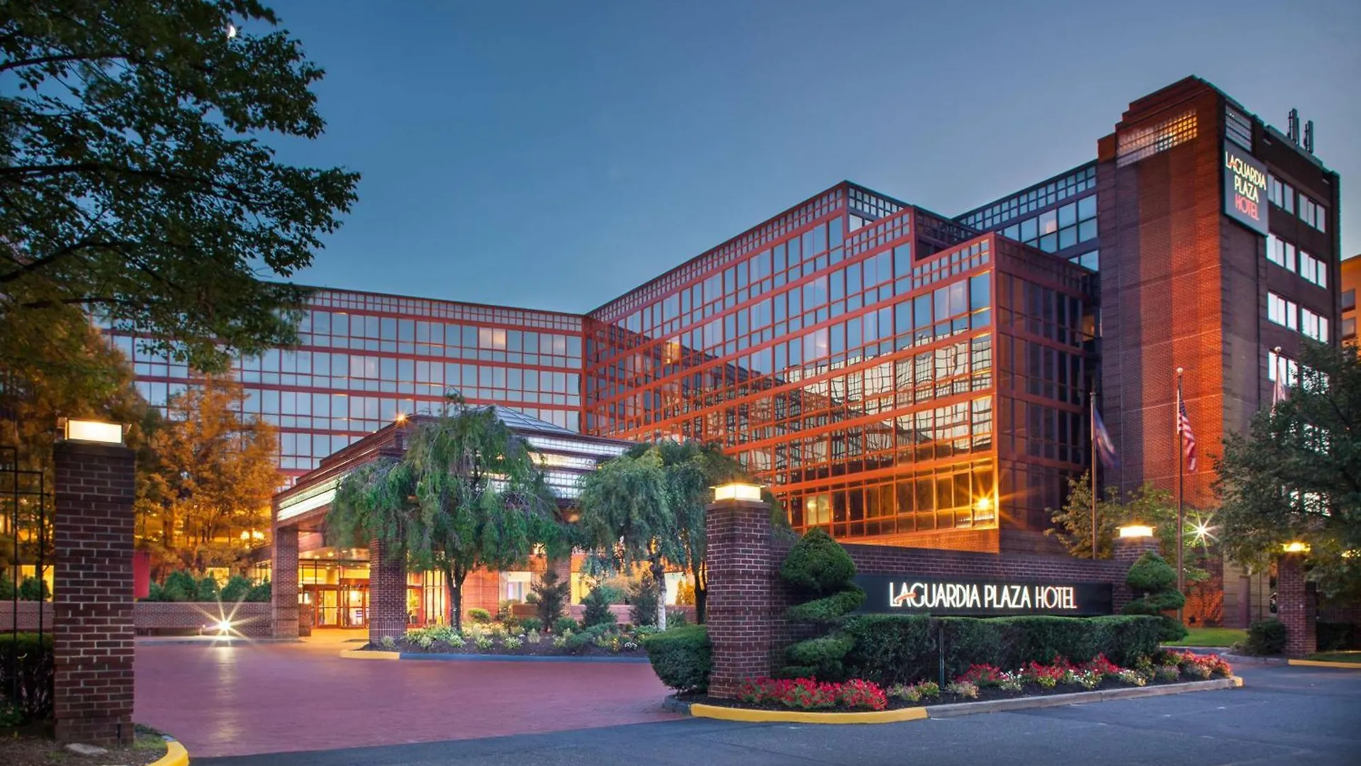 Laguardia Plaza Hotel contacts