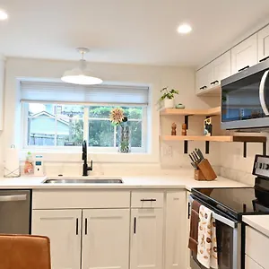 Modern And Warm House Holiday home Seattle