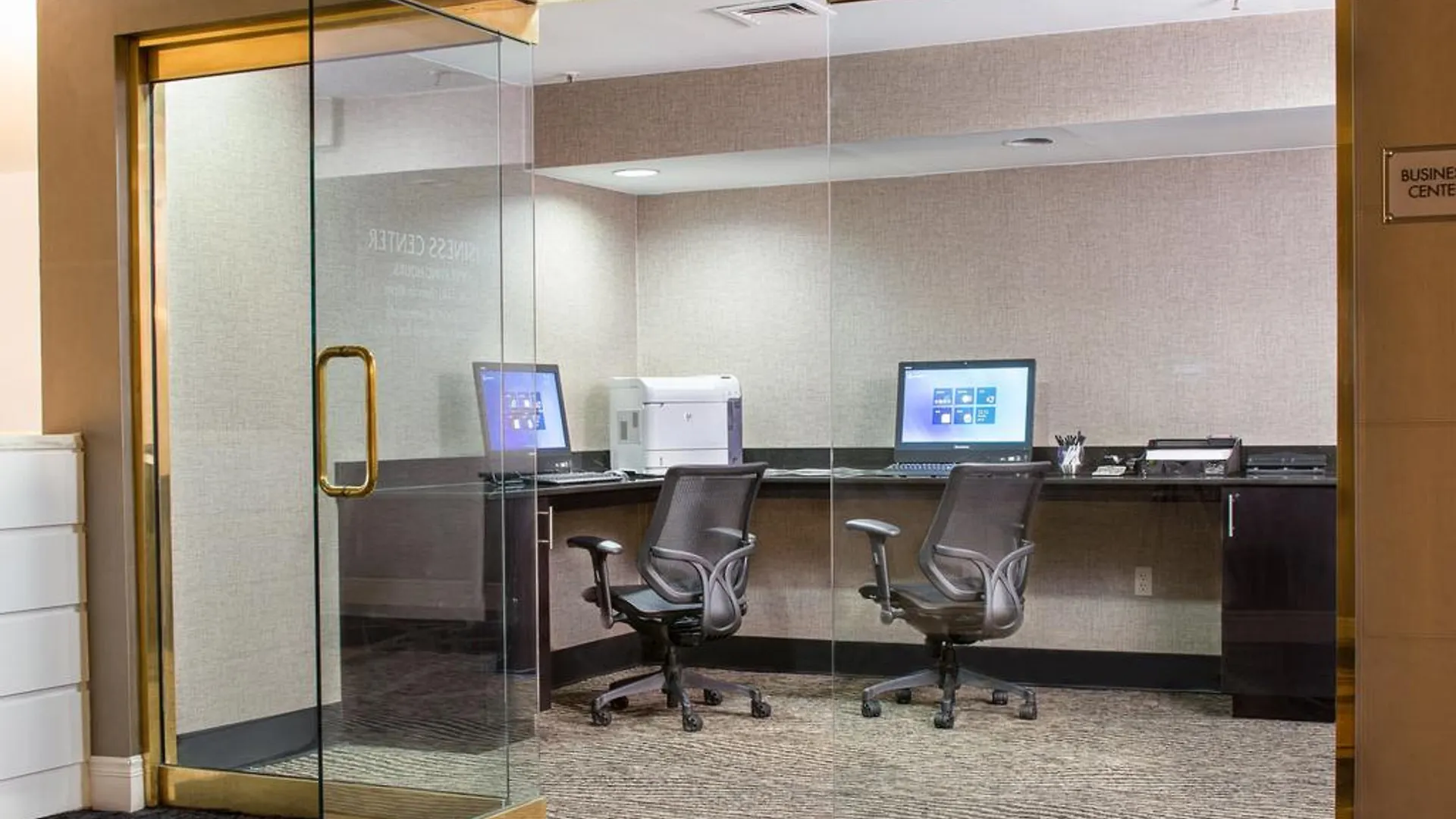 Doubletree By Hilton New York-Laguardia Hotel